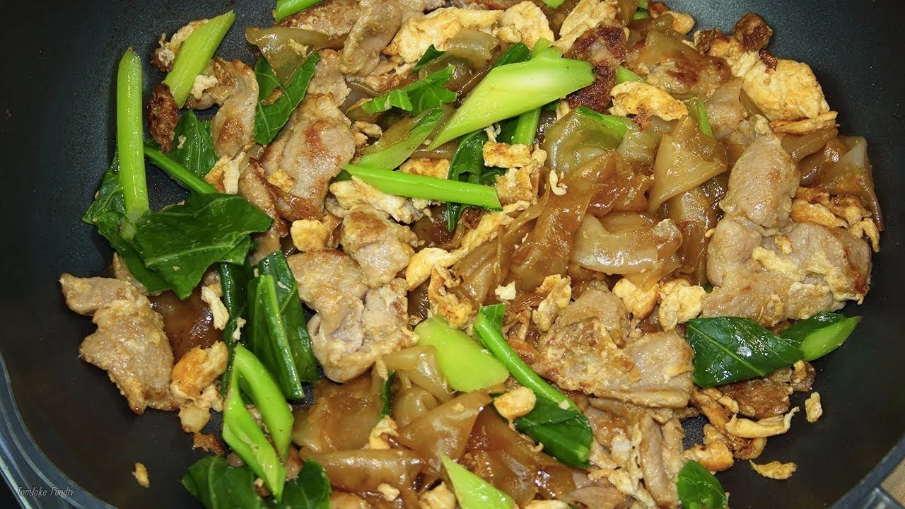 Stir fried wide rice noodles